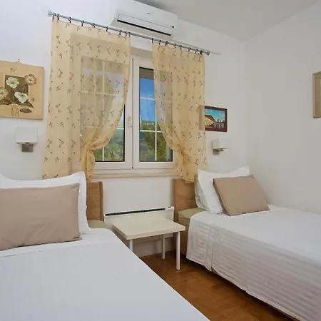 Kalina Deluxe Apartment